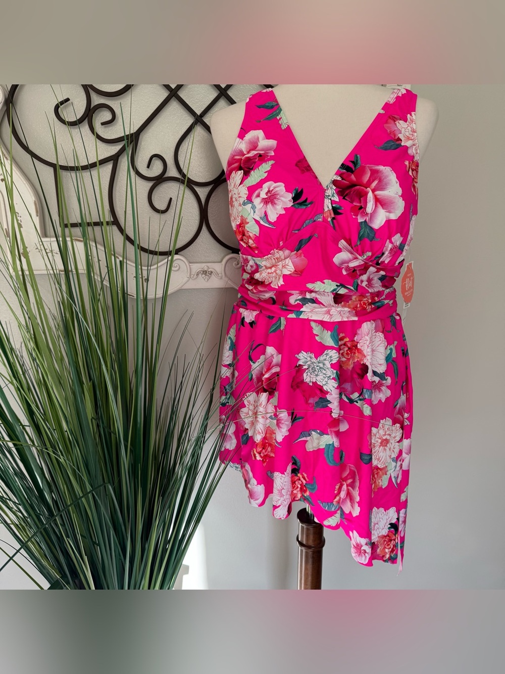 NWT TORRID Size 1X Pink One Piece Floral Swimsuit - Picture 7 of 7